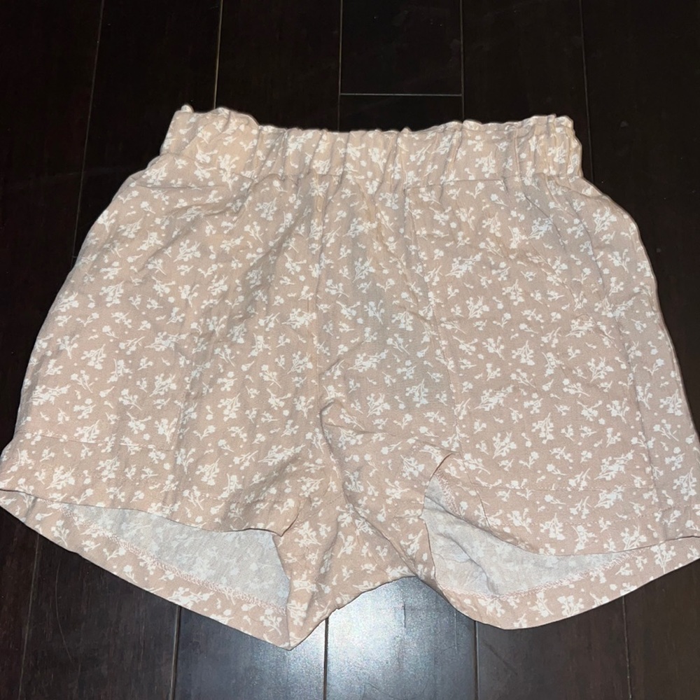 Soft tan floral shorts